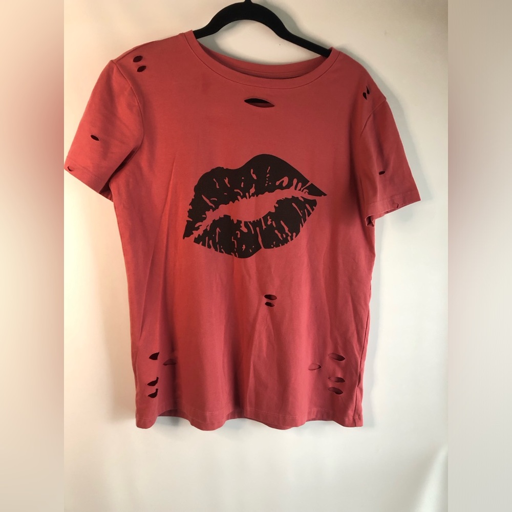 Distressed T-Shirt W/ Lips -Has Holes Throughout M